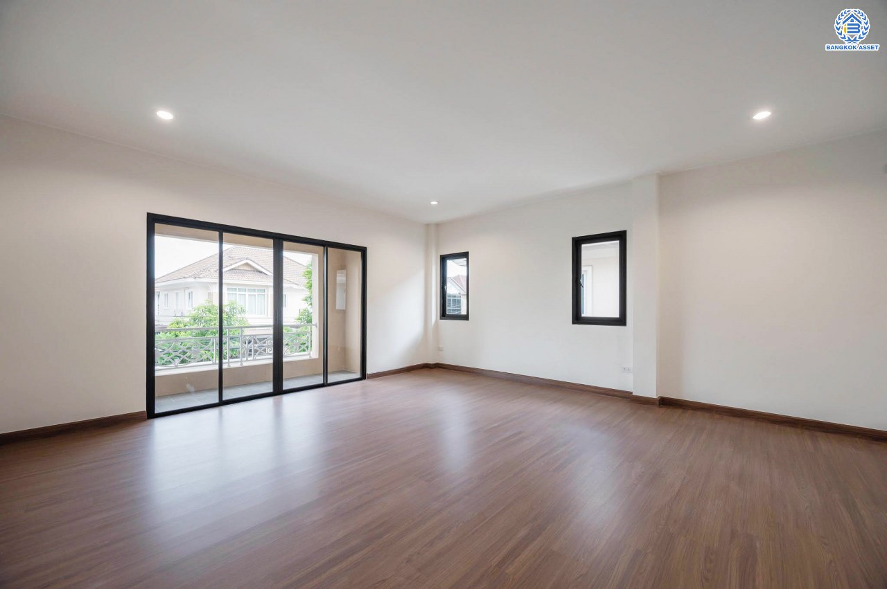 บ้านมือสองตกแต่งใหม่  โครงการ ธารา ราชพฤกษ์-ปิ่นเกล้า บ้านสวย พร้อมอยู่ เนื้อที่ 88.2 ตร.ว. ฟังก์ชัน 3 ห้องนอน 4 ห้องน้ำ 1 ห้องแม่บ้าน จอดรถได้ 2 คัน บนทำเลเชื่อมต่อถนนกาญจนาภิเษก ใกล้รถไฟฟ้าสายสีแดง "สถานีตลิ่งชัน" และจุดขึ้นทางด่วน "ศรีรัช" รายล้อมด้วยสิ่งอำนวยความสะดวกครบครัน